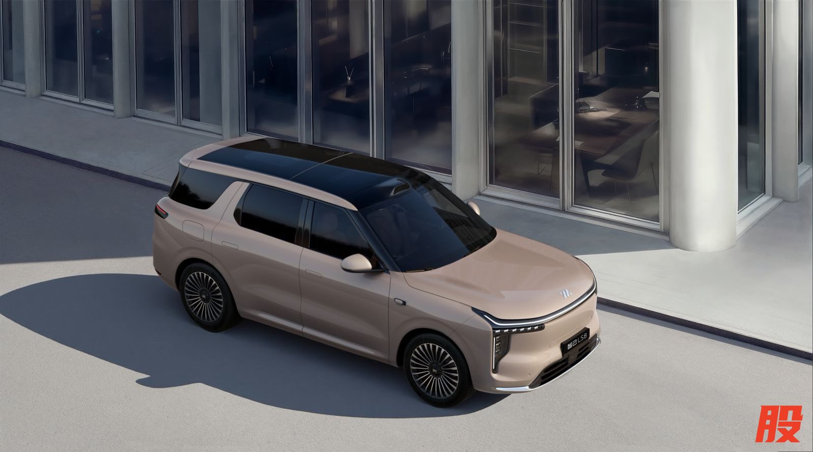 智己LS8搭载IM Ultra Agent 1.0，配备千问大模型